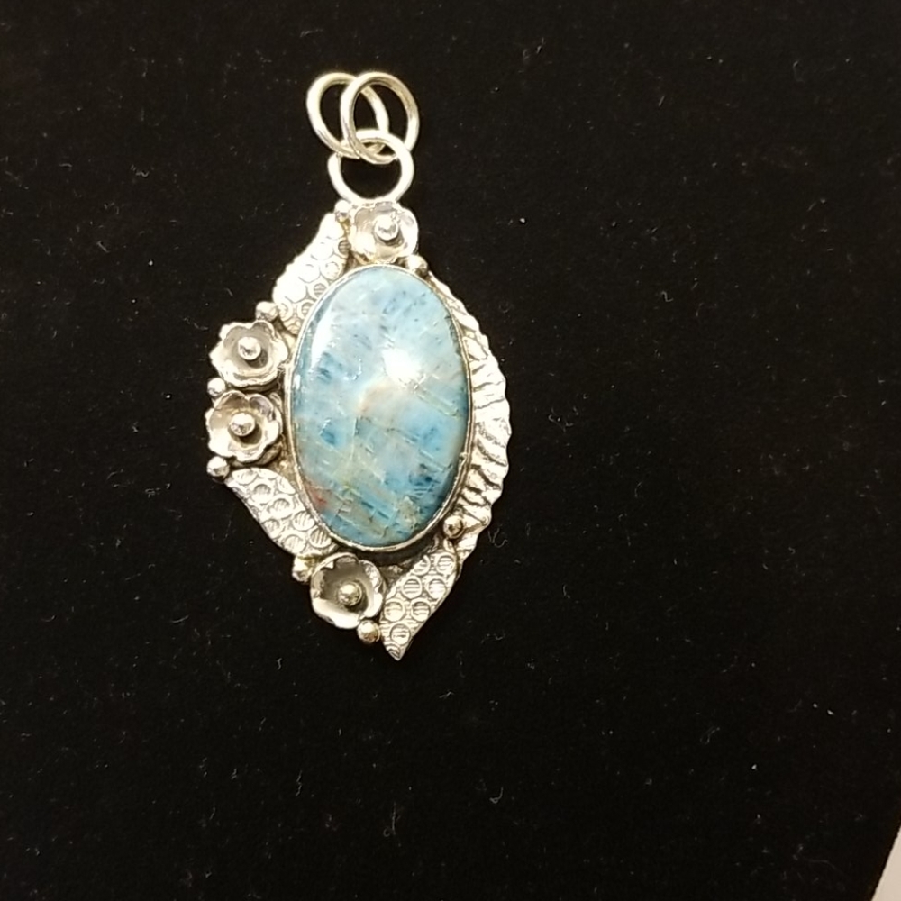 GORGEOUS PENDANT NWOT - Picture 4 of 10